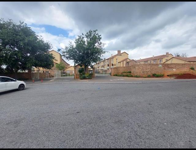 2 BEDROOM PROPERTY TO RENT IN HALFWAY GARDENS